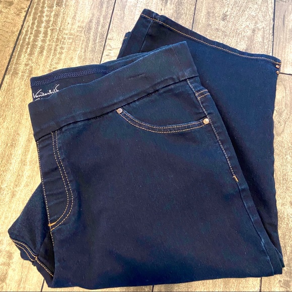 gloria vanderbilt all around slimming effect skimmer